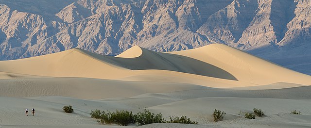 Death_Valley_Mesquite_Flats_Sand_Dunes_2013.jpg